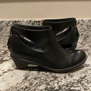 EUC Women’s Dansko Booties. Size 36.